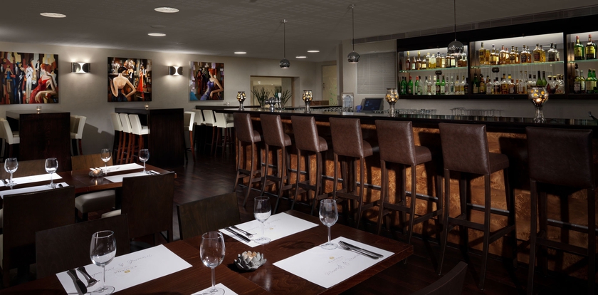 Imagen del bar/restaurante del Hotel Ramada Hotel & Suites by Wyndham Netanya. Foto 4