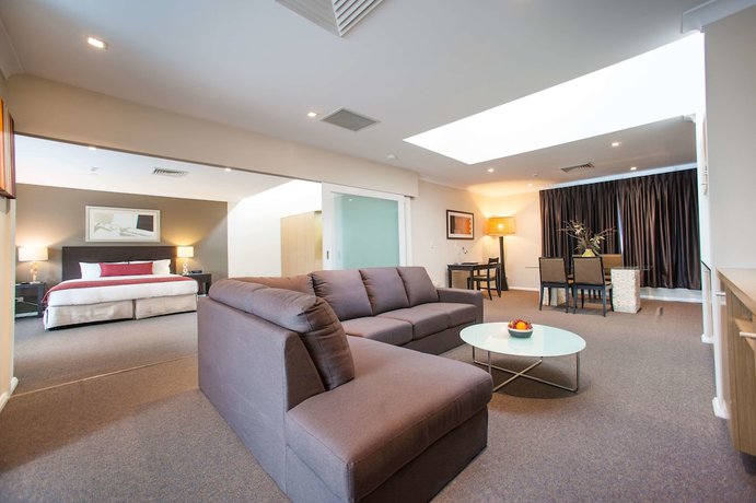 Imagen de la habitación del Hotel Ramada Hotel & Suites by Wyndham Sydney Cabramatta. Foto 4