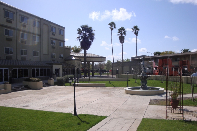 Imagen general del Hotel Ramada Inn and Plaza. Foto 1