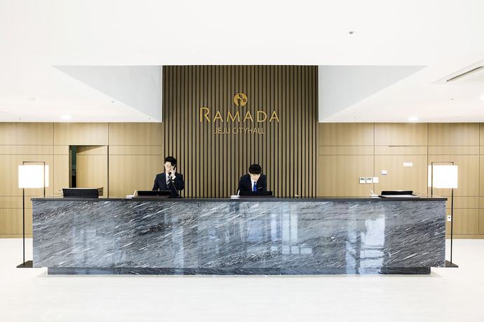 Imagen de los interiores del Hotel Ramada Jeju City Hall. Foto 19