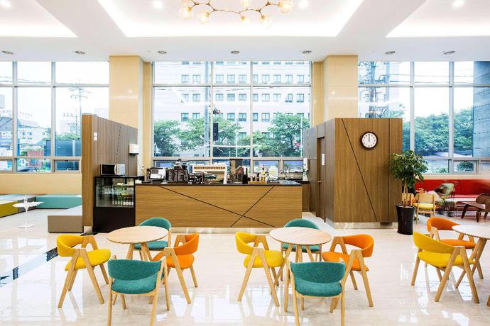 Imagen del bar/restaurante del Hotel Ramada Jeju Cityhall. Foto 3