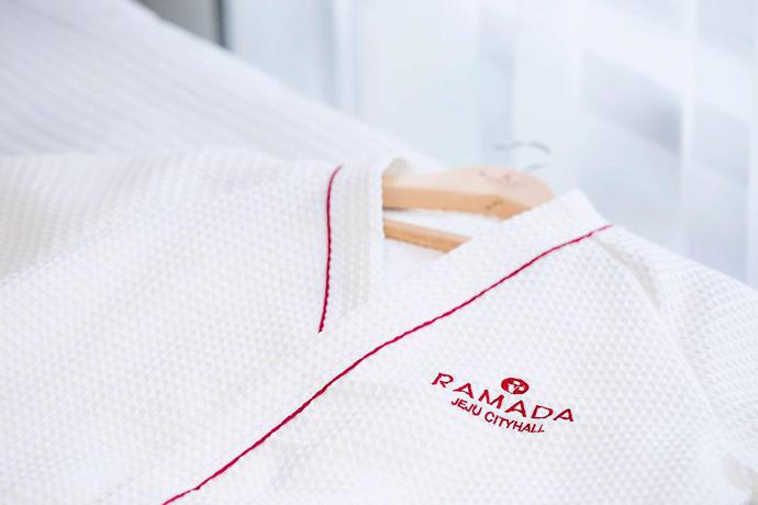 Imagen de la habitación del Hotel Ramada Jeju Cityhall. Foto 14