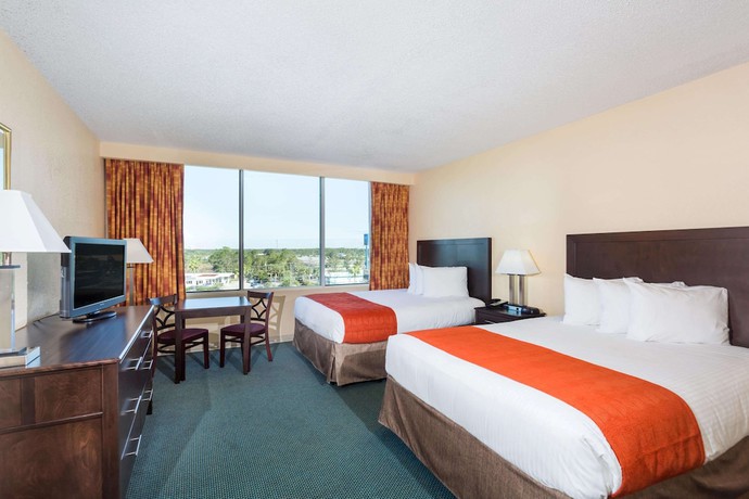 Imagen de la habitación del Hotel Ramada Kissimmee Gateway. Foto 2