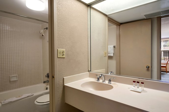 Imagen de la habitación del Hotel Ramada Kissimmee Gateway. Foto 9