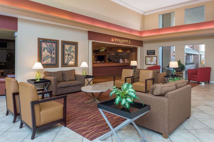 Imagen de los interiores del Hotel Ramada Kissimmee Gateway. Foto 19
