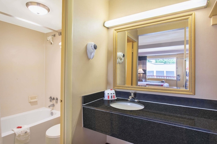 Imagen de la habitación del Hotel Ramada Limited Cockeysville. Foto 14