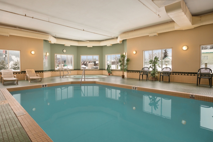 Imagen de la piscina del Hotel Ramada Limited Golden. Foto 16