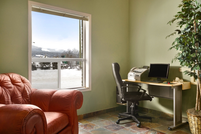 Imagen de los interiores del Hotel Ramada Limited Golden. Foto 14