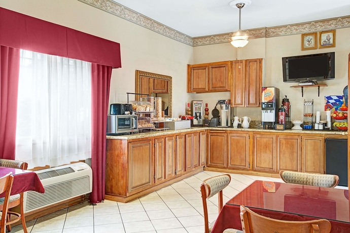 Imagen de los interiores del Hotel Ramada Limited Redondo Beach. Foto 18