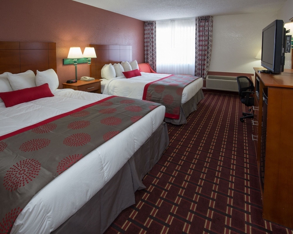 Imagen de la habitación del Hotel Ramada Medford And Conference Center. Foto 2
