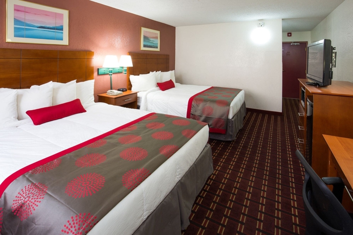 Imagen de la habitación del Hotel Ramada Medford And Conference Center. Foto 4