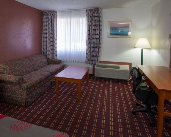 Imagen de la habitación del Hotel Ramada Medford And Conference Center. Foto 9