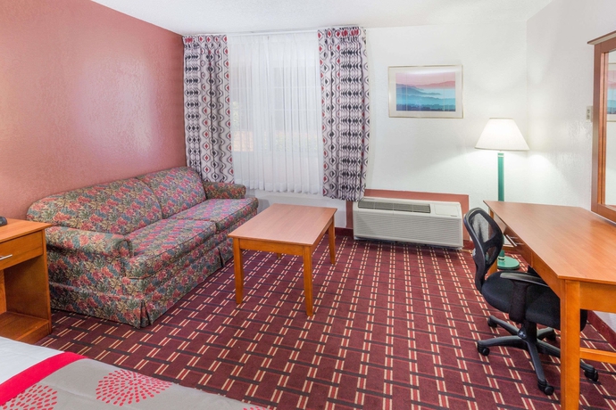 Imagen de la habitación del Hotel Ramada Medford And Conference Center. Foto 10