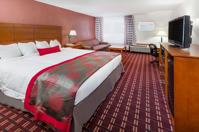 Imagen de la habitación del Hotel Ramada Medford And Conference Center. Foto 13