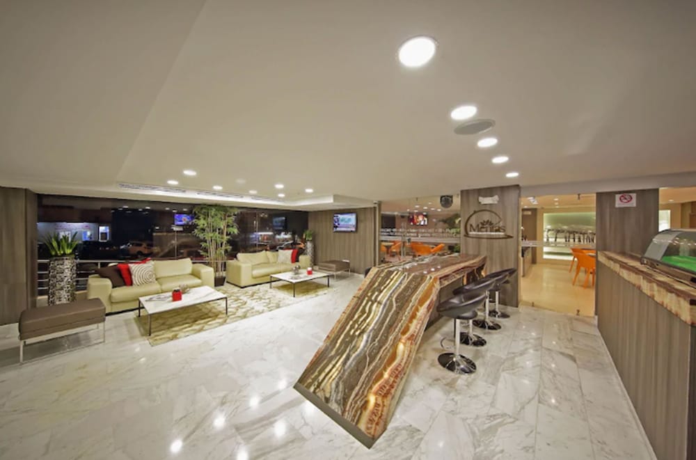 Imagen del bar/restaurante del Hotel Ramada Panama Centro Via Argentina. Foto 2