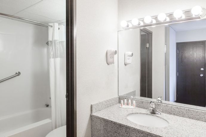 Imagen de la habitación del Hotel Ramada Plaza By Wyndham Albany. Foto 7
