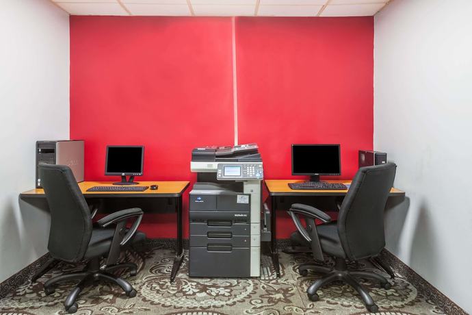 Imagen de los interiores del Hotel Ramada Plaza By Wyndham Albany. Foto 16