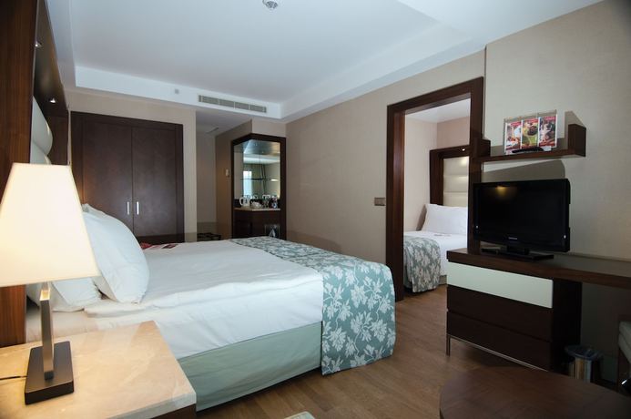 Imagen de la habitación del Hotel Ramada Plaza By Wyndham Antalya. Foto 10