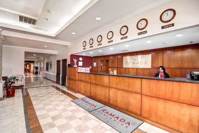 Imagen de los interiores del Hotel Ramada Plaza By Wyndham Atlanta Airport. Foto 10