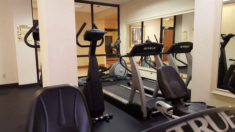 Imagen de los interiores del Hotel Ramada Plaza By Wyndham Atlanta Airport. Foto 15