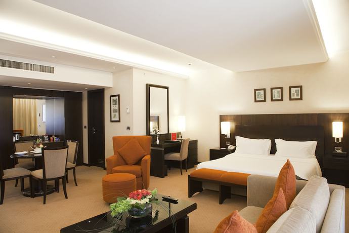 Imagen de la habitación del Hotel Ramada Plaza By Wyndham Beirut Raouche. Foto 11