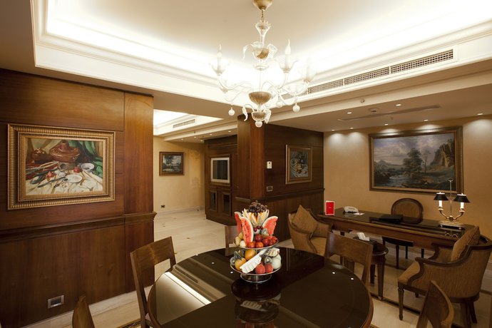 Imagen de la habitación del Hotel Ramada Plaza By Wyndham Beirut Raouche. Foto 14