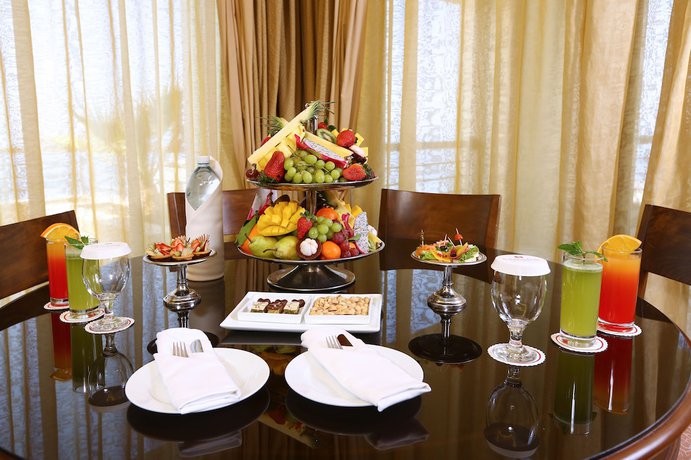 Imagen de la habitación del Hotel Ramada Plaza By Wyndham Beirut Raouche. Foto 15