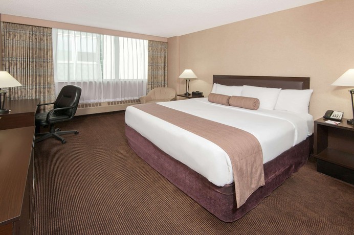 Imagen de la habitación del Hotel Ramada Plaza By Wyndham Calgary Downtown. Foto 6