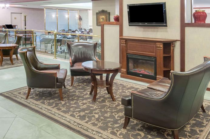 Imagen de los interiores del Hotel Ramada Plaza By Wyndham Calgary Downtown. Foto 19