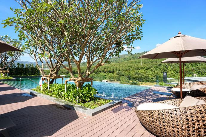 Imagen de la piscina del Hotel Ramada Plaza By Wyndham Chao Fah. Foto 15