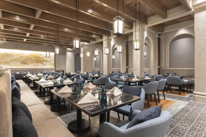 Imagen del bar/restaurante del Hotel Ramada Plaza By Wyndham Chao Fah. Foto 4