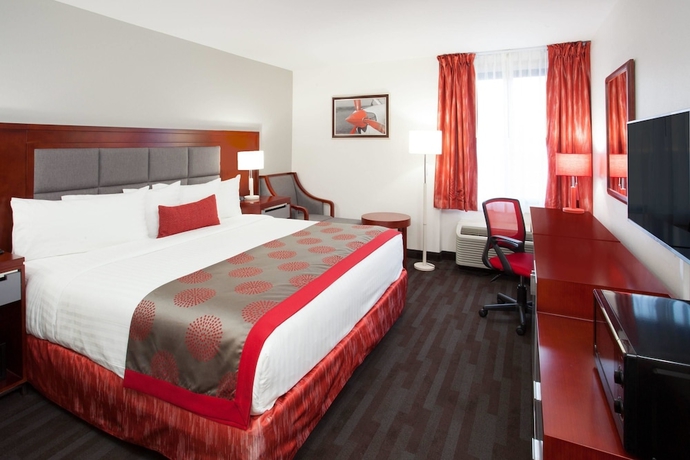 Imagen de la habitación del Hotel Ramada Plaza By Wyndham Chicago North Shore. Foto 4