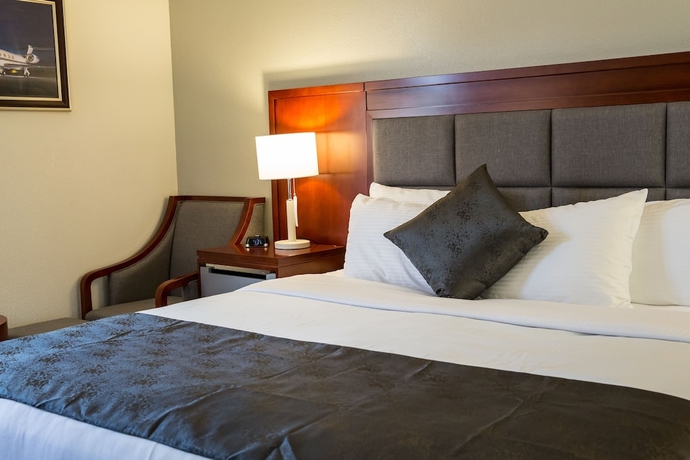 Imagen de la habitación del Hotel Ramada Plaza By Wyndham Chicago North Shore. Foto 6