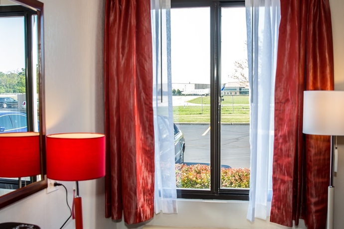 Imagen de la habitación del Hotel Ramada Plaza By Wyndham Chicago North Shore. Foto 7