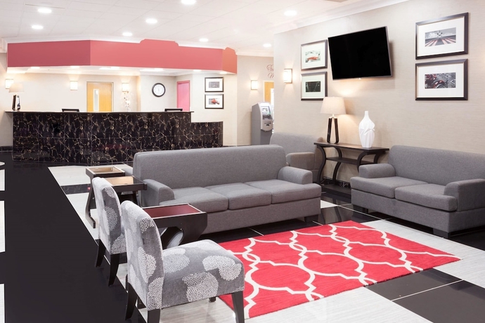 Imagen de los interiores del Hotel Ramada Plaza By Wyndham Chicago North Shore. Foto 13