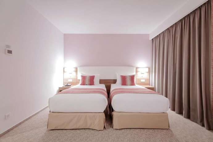 Imagen de la habitación del Hotel Ramada Plaza By Wyndham Craiova. Foto 2