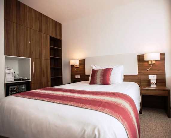 Imagen de la habitación del Hotel Ramada Plaza By Wyndham Craiova. Foto 3
