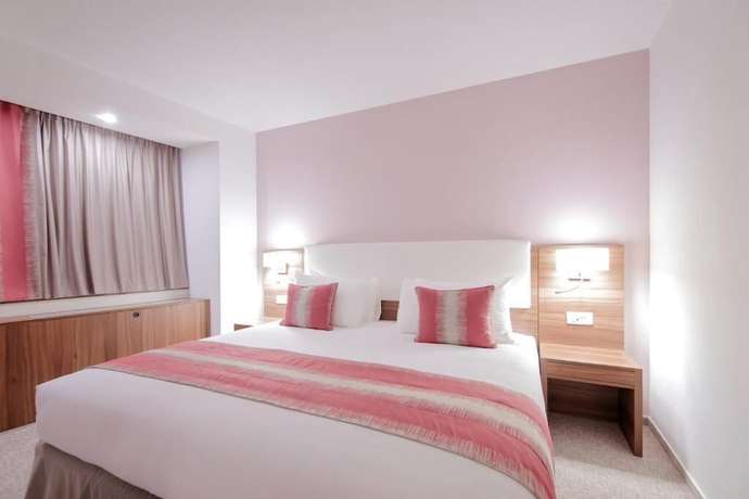 Imagen de la habitación del Hotel Ramada Plaza By Wyndham Craiova. Foto 10