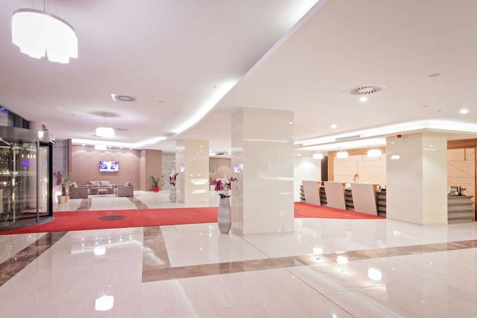 Imagen de los interiores del Hotel Ramada Plaza By Wyndham Craiova. Foto 18