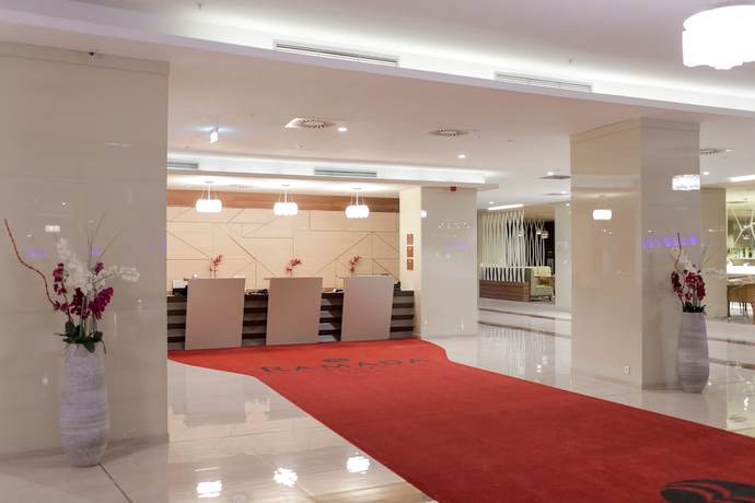 Imagen de los interiores del Hotel Ramada Plaza By Wyndham Craiova. Foto 19