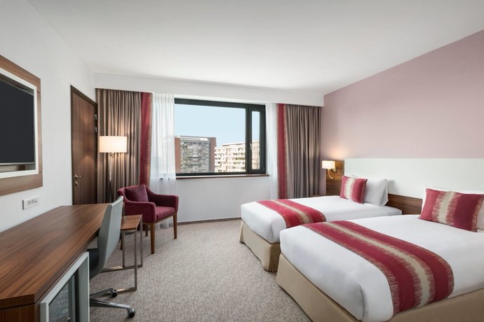 Imagen de la habitación del Hotel Ramada Plaza By Wyndham Craiova. Foto 11