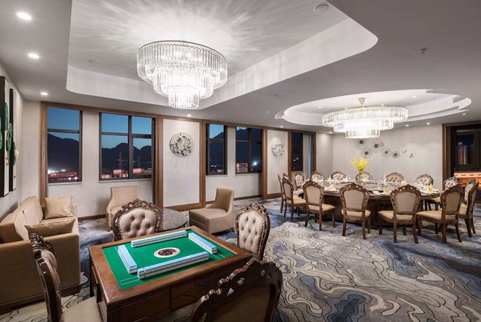 Imagen del bar/restaurante del Hotel Ramada Plaza By Wyndham Enshi. Foto 3