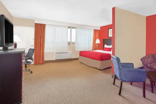 Imagen de la habitación del Hotel Ramada Plaza By Wyndham Fayetteville Fort Bragg Ar. Foto 6