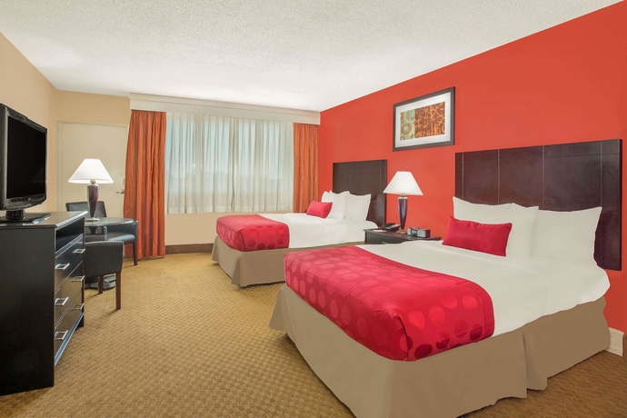 Imagen de la habitación del Hotel Ramada Plaza By Wyndham Fayetteville Fort Bragg Area. Foto 2