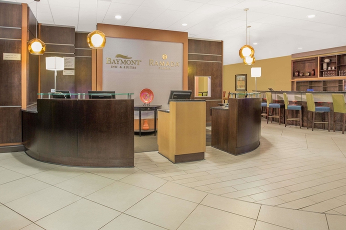 Imagen de los interiores del Hotel Ramada Plaza By Wyndham Fayetteville Fort Bragg Area. Foto 18