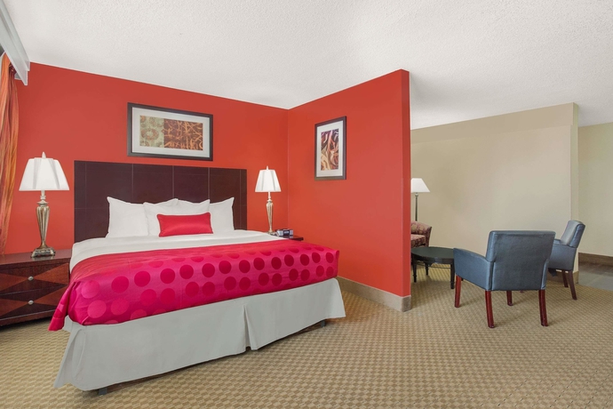 Imagen de la habitación del Hotel Ramada Plaza By Wyndham Fayetteville Fort Bragg Area. Foto 7