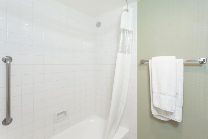 Imagen de la habitación del Hotel Ramada Plaza By Wyndham Garden Grove/anaheim South. Foto 5