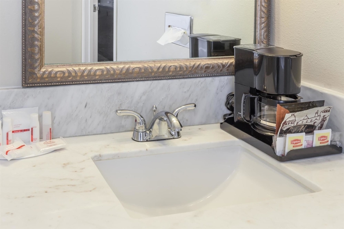 Imagen de la habitación del Hotel Ramada Plaza By Wyndham Garden Grove/anaheim South. Foto 9