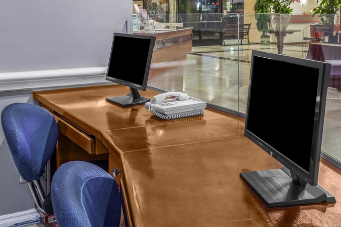 Imagen de los interiores del Hotel Ramada Plaza By Wyndham Garden Grove/anaheim South. Foto 14