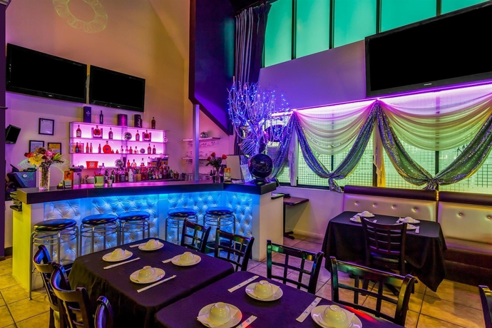 Imagen del bar/restaurante del Hotel Ramada Plaza By Wyndham Garden Grove/anaheim South. Foto 4